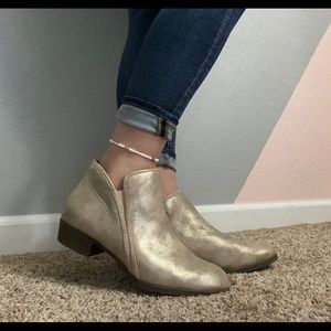 3 for $10 Shorts heeled boots size 9!